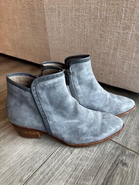 Italeau Suede Waterproof Booties in Light Gray